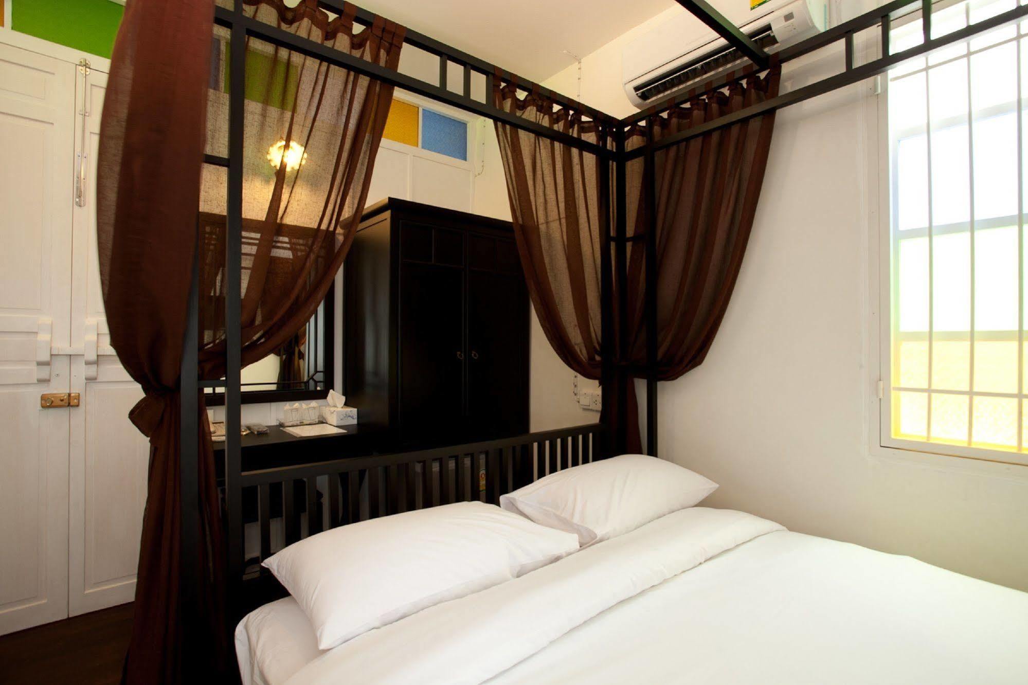 99 Oldtown Boutique Guesthouse Sha Extra Plus Phuket Ngoại thất bức ảnh