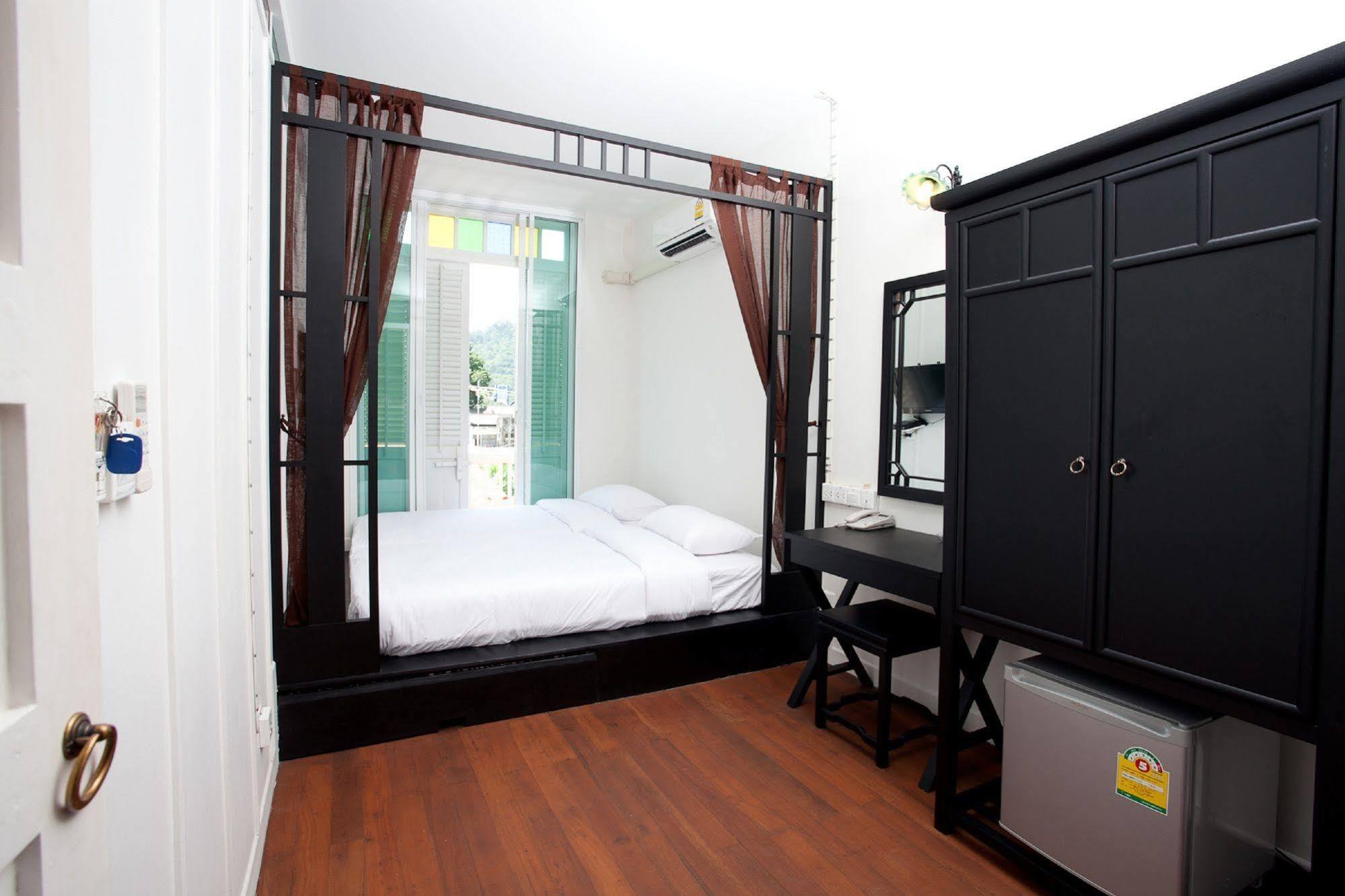 99 Oldtown Boutique Guesthouse Sha Extra Plus Phuket Ngoại thất bức ảnh