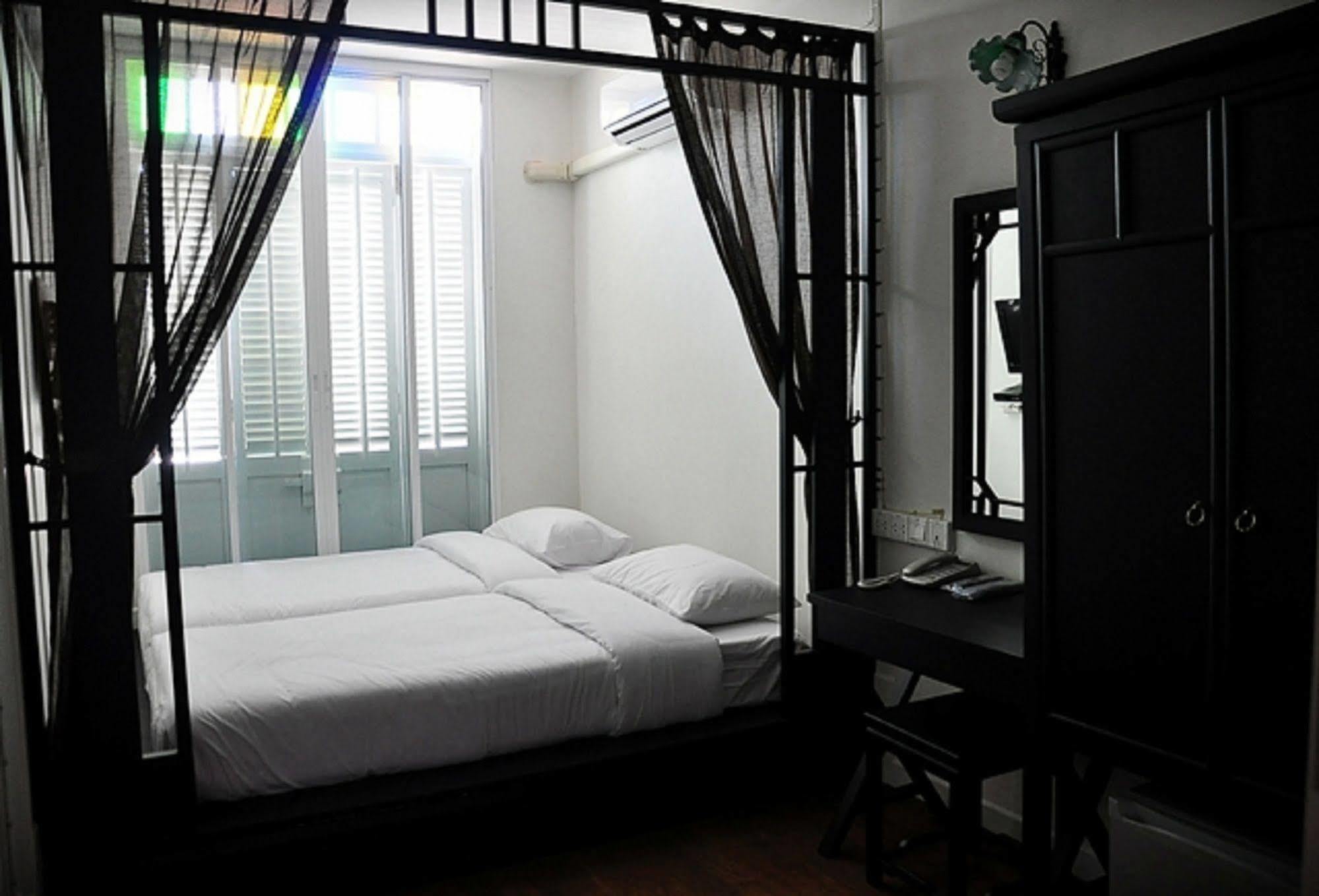 99 Oldtown Boutique Guesthouse Sha Extra Plus Phuket Ngoại thất bức ảnh