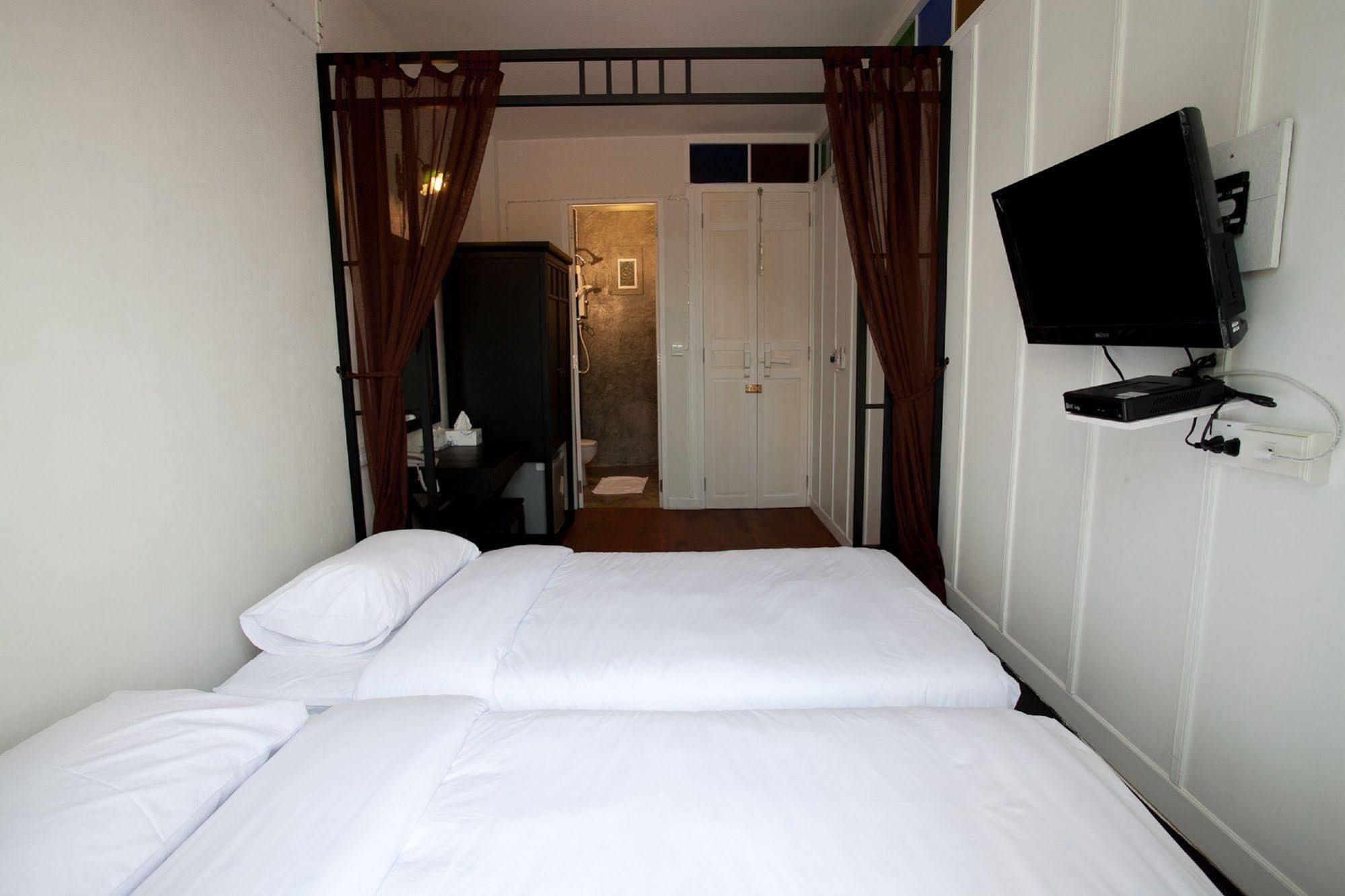 99 Oldtown Boutique Guesthouse Sha Extra Plus Phuket Ngoại thất bức ảnh