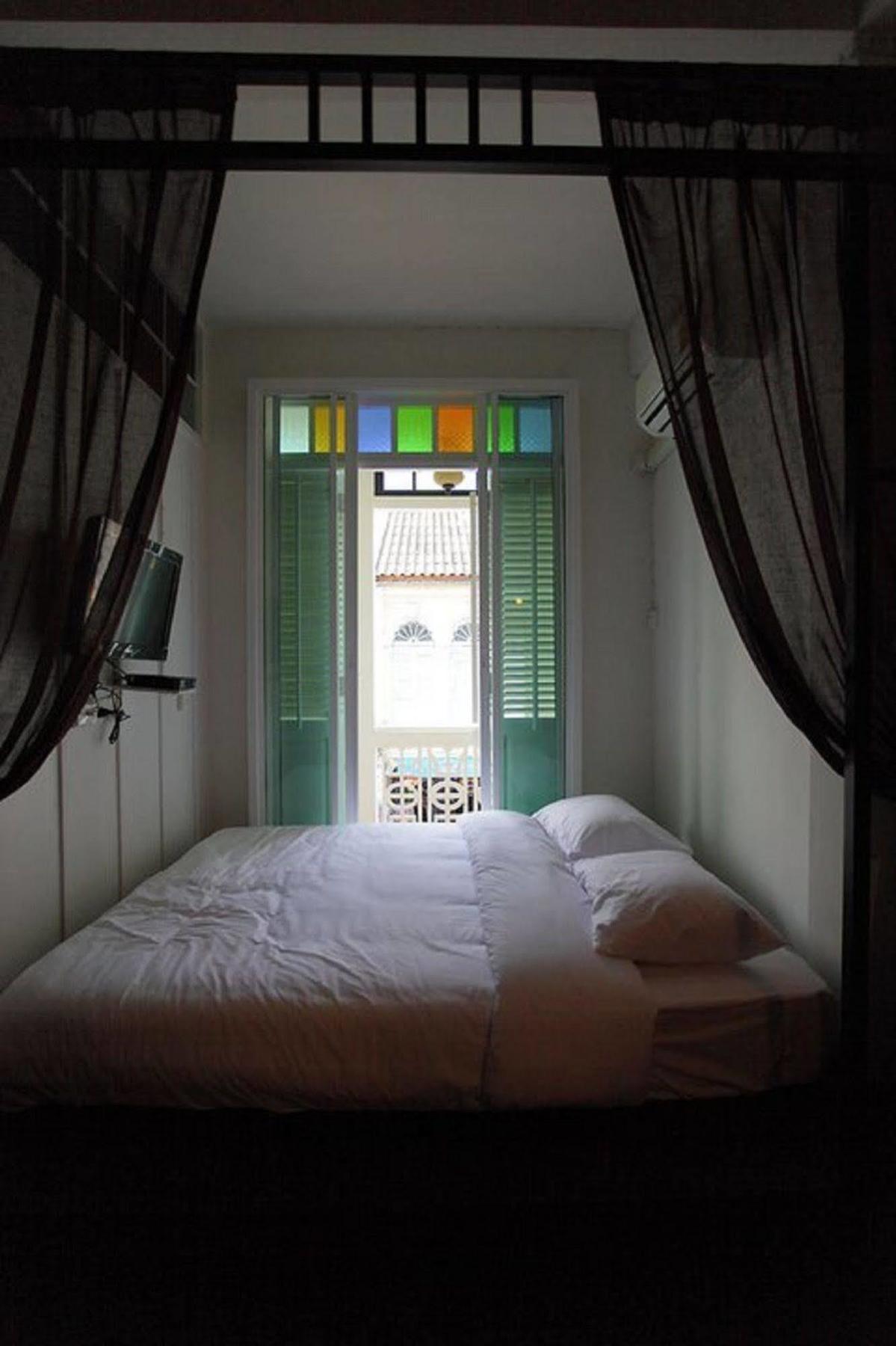 99 Oldtown Boutique Guesthouse Sha Extra Plus Phuket Ngoại thất bức ảnh