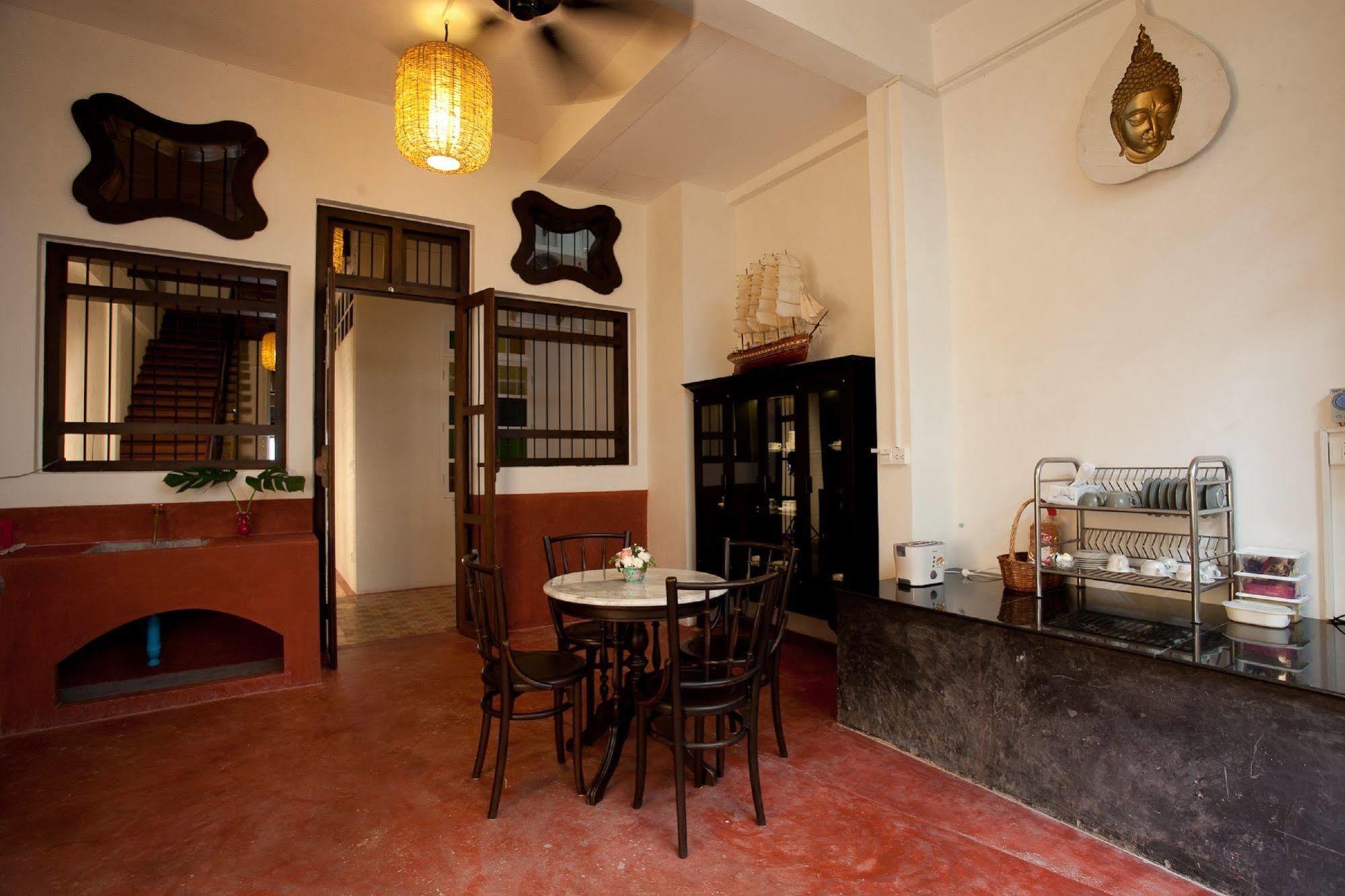 99 Oldtown Boutique Guesthouse Sha Extra Plus Phuket Ngoại thất bức ảnh