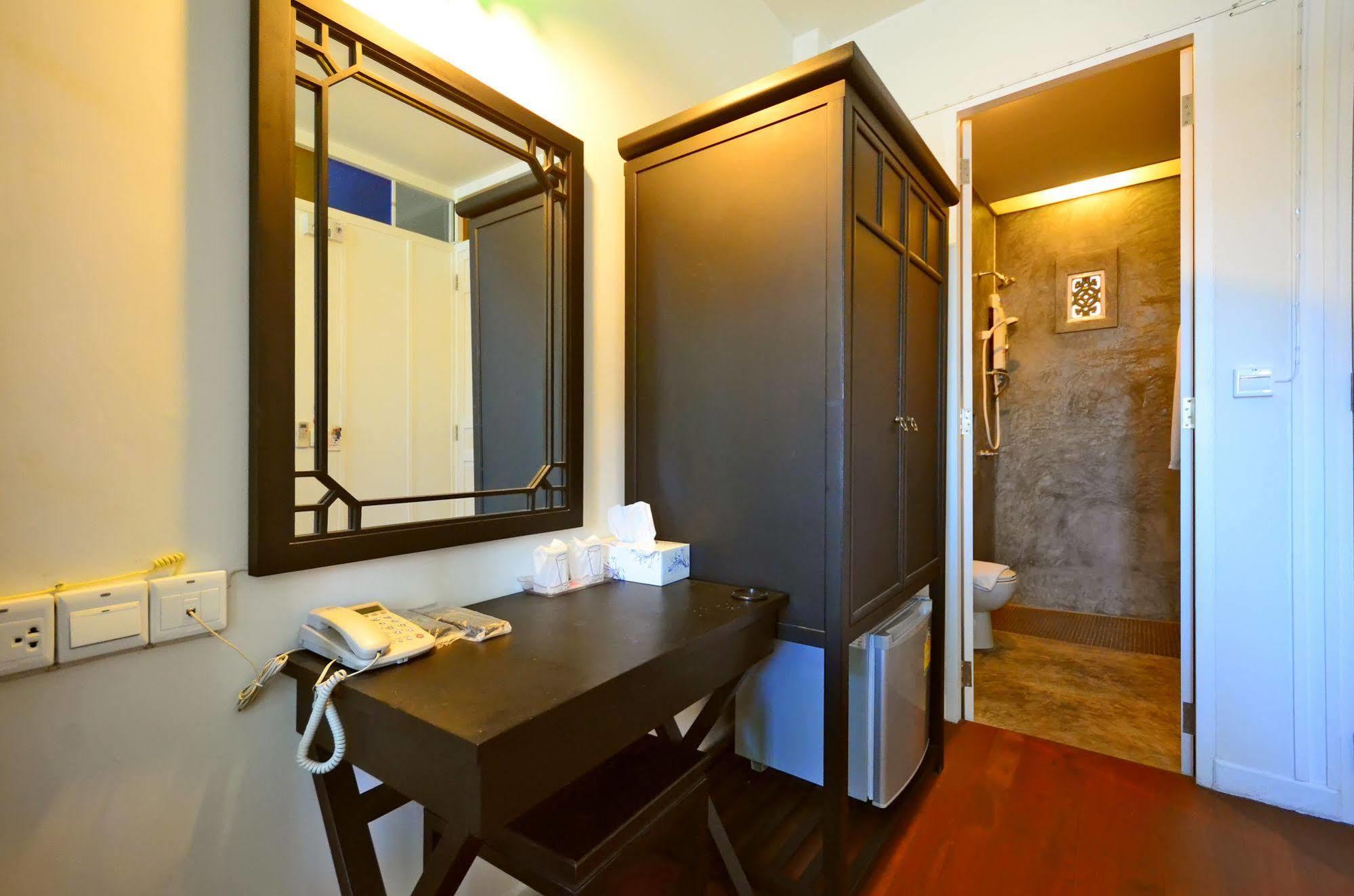 99 Oldtown Boutique Guesthouse Sha Extra Plus Phuket Ngoại thất bức ảnh