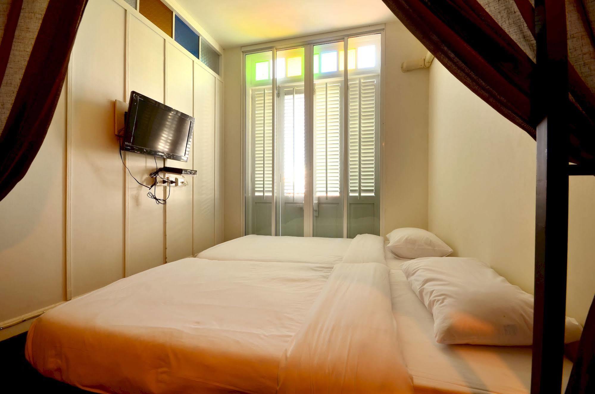 99 Oldtown Boutique Guesthouse Sha Extra Plus Phuket Ngoại thất bức ảnh