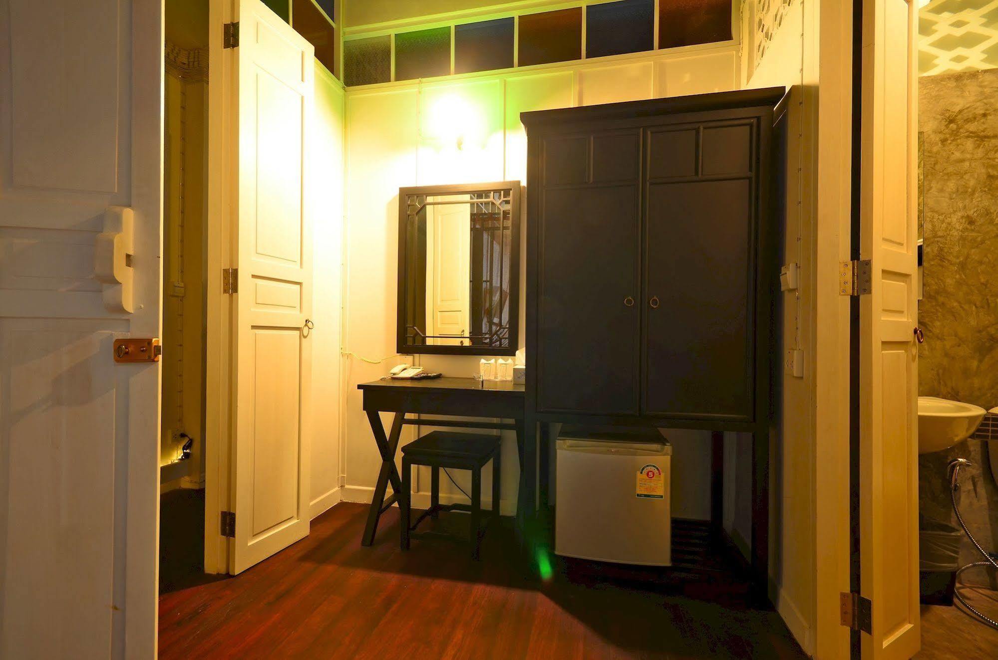 99 Oldtown Boutique Guesthouse Sha Extra Plus Phuket Ngoại thất bức ảnh