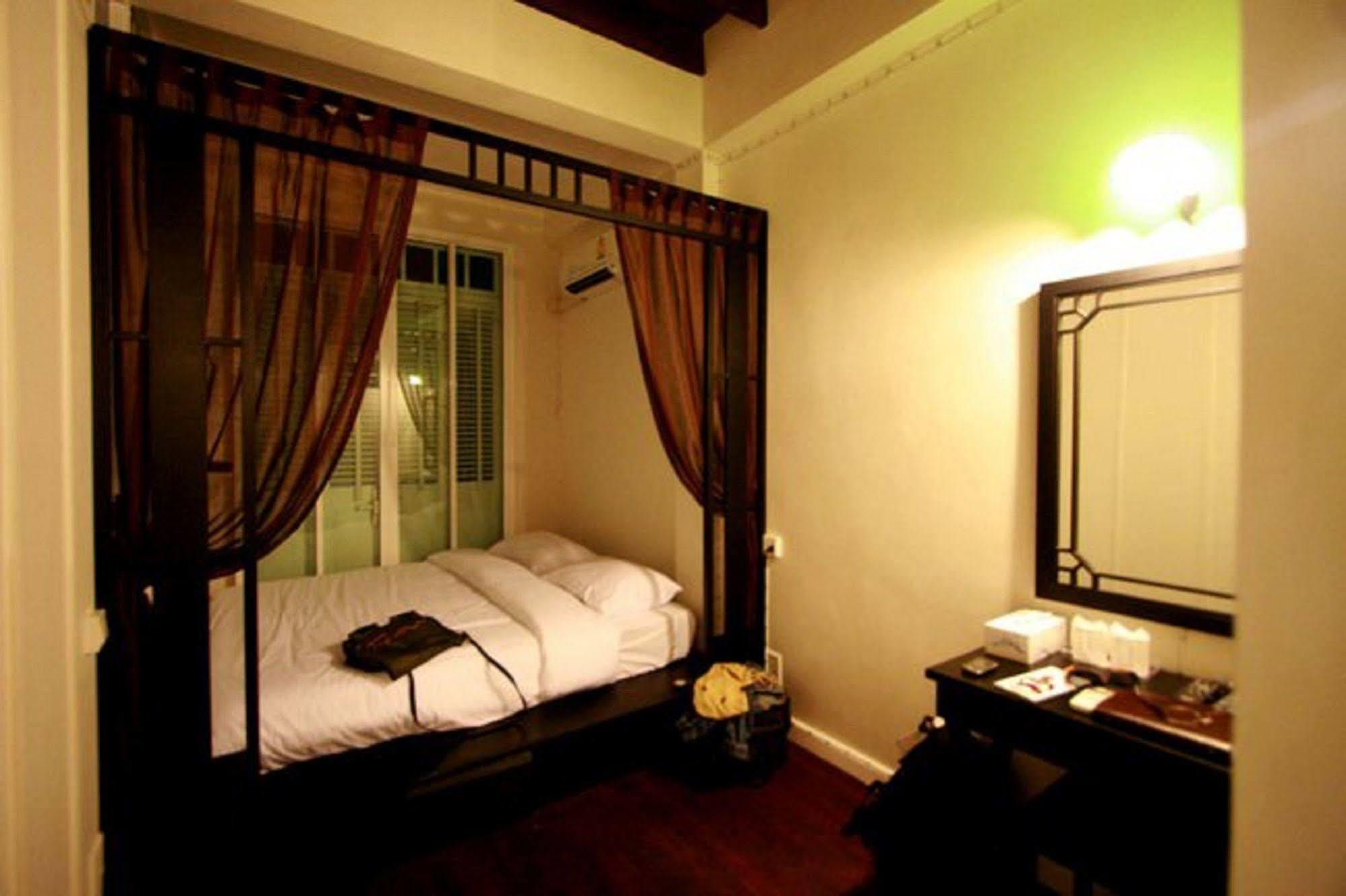 99 Oldtown Boutique Guesthouse Sha Extra Plus Phuket Ngoại thất bức ảnh